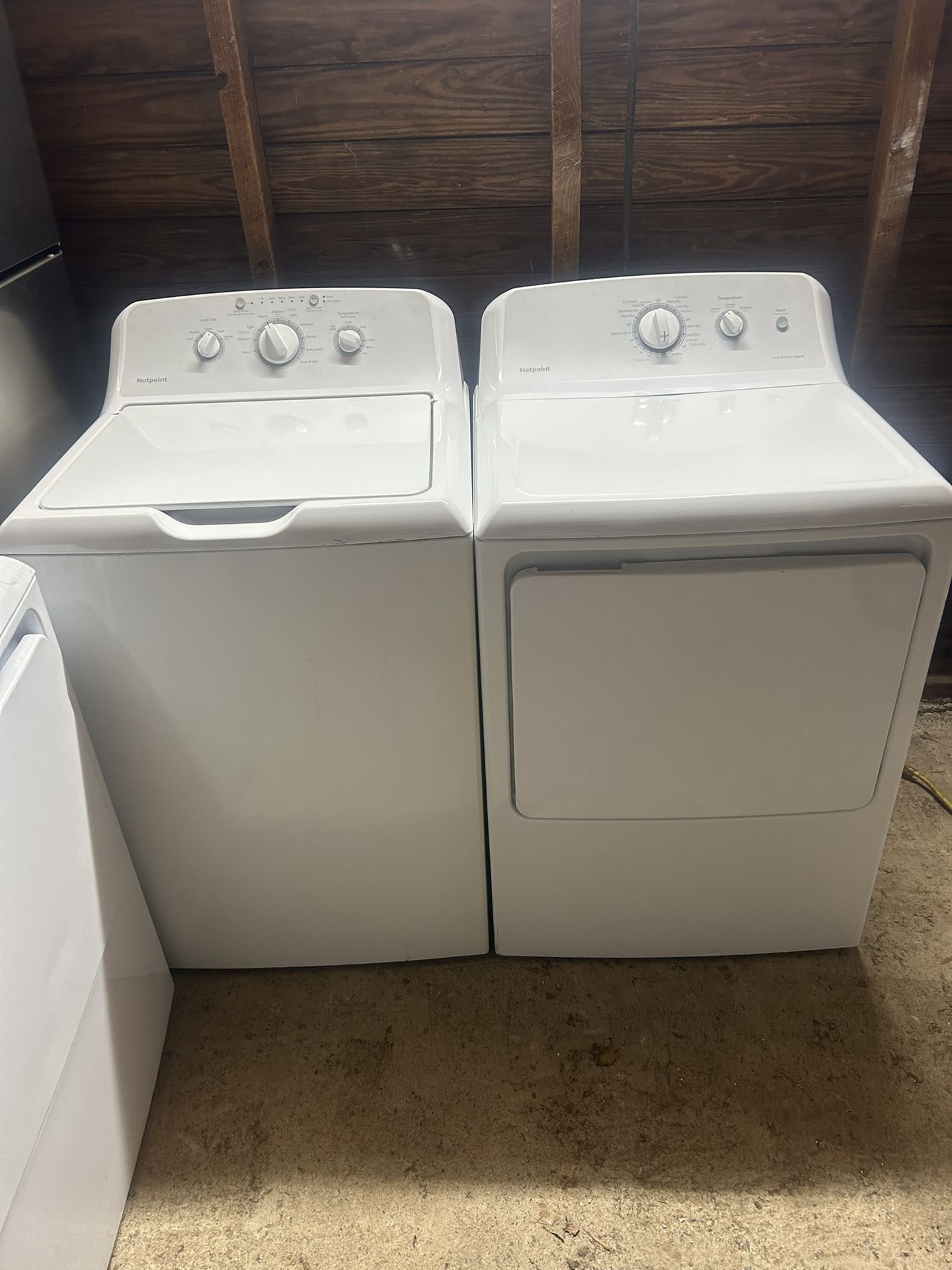 Set washer and dryer.Hotpoint washer 4.0cu ft dryer 7.0cu ft