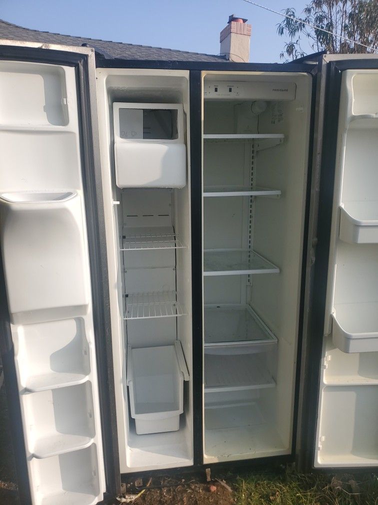 Fridge For Sale 60 Bux
