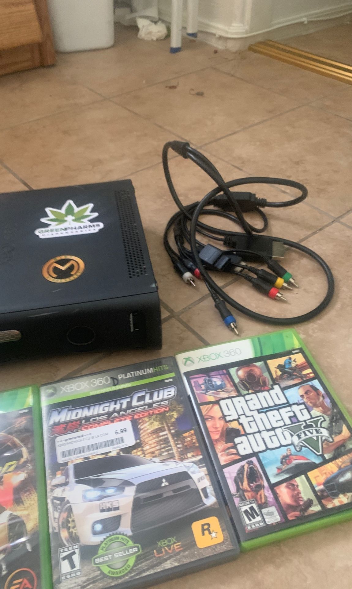 X Box 360 barely used , works great!!