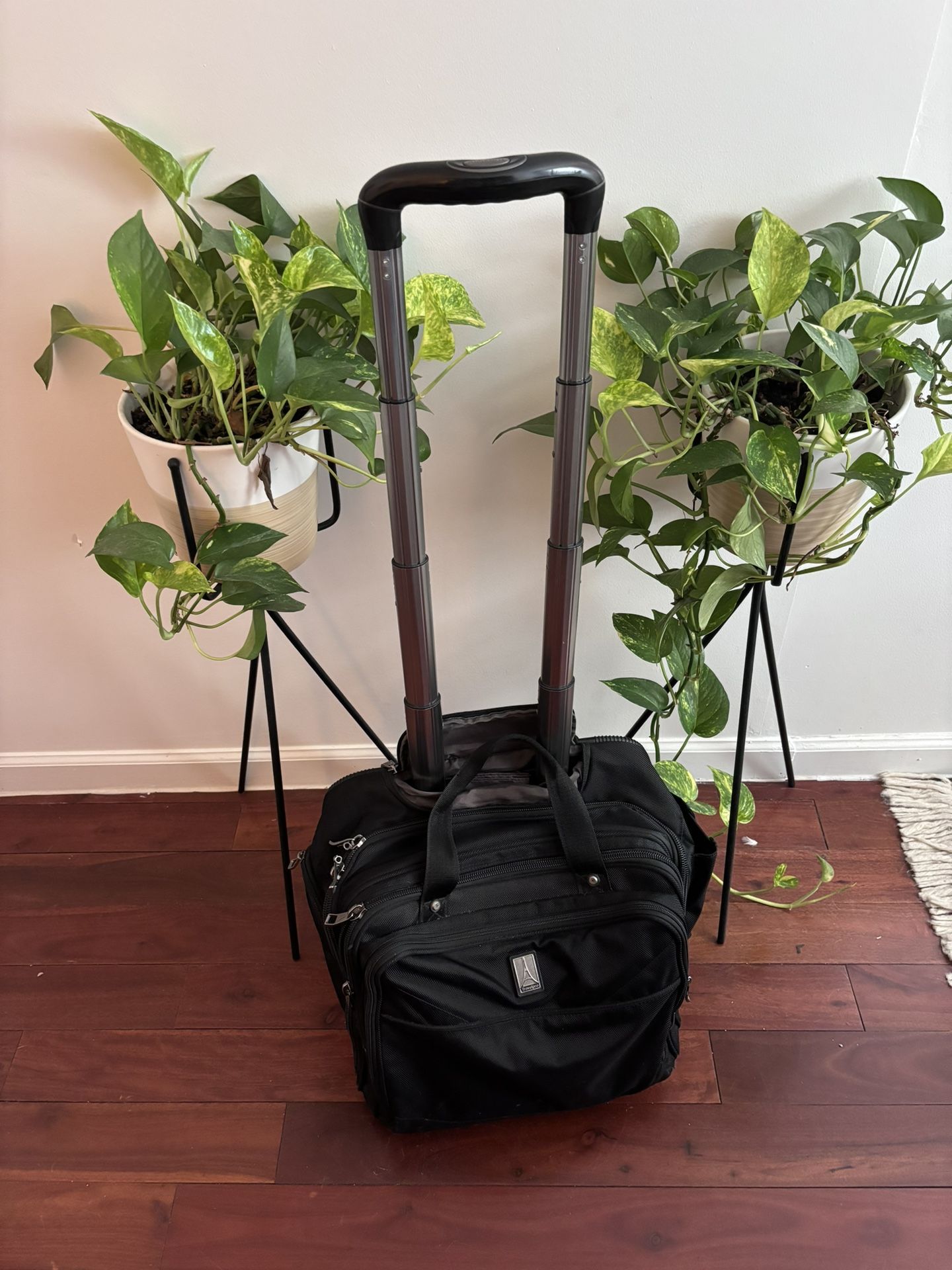 Travel pro FlightCrew Rolling Tote Bag