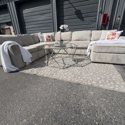 Sectional/couch/sofa,Light grey,98x138x68,delivery available 