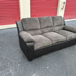 Comfy Nice Gray  Sofa Couch 🔥🔥