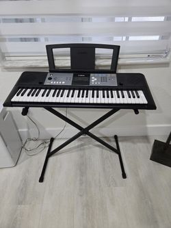 Piano YAMAHA E233