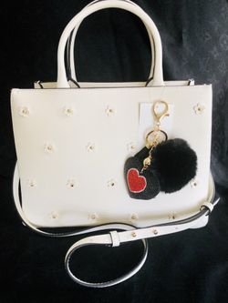 Brand New Purse with keychain pompón + heart Super Beautiful Cartera Nueva con llavero colgante pompón más corazón con brillos