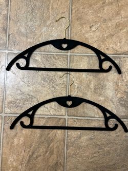 Preowned-Lot of 200 Adult Felt Velvet Cloth Hangers ~ Non-Slip ~ BLACK