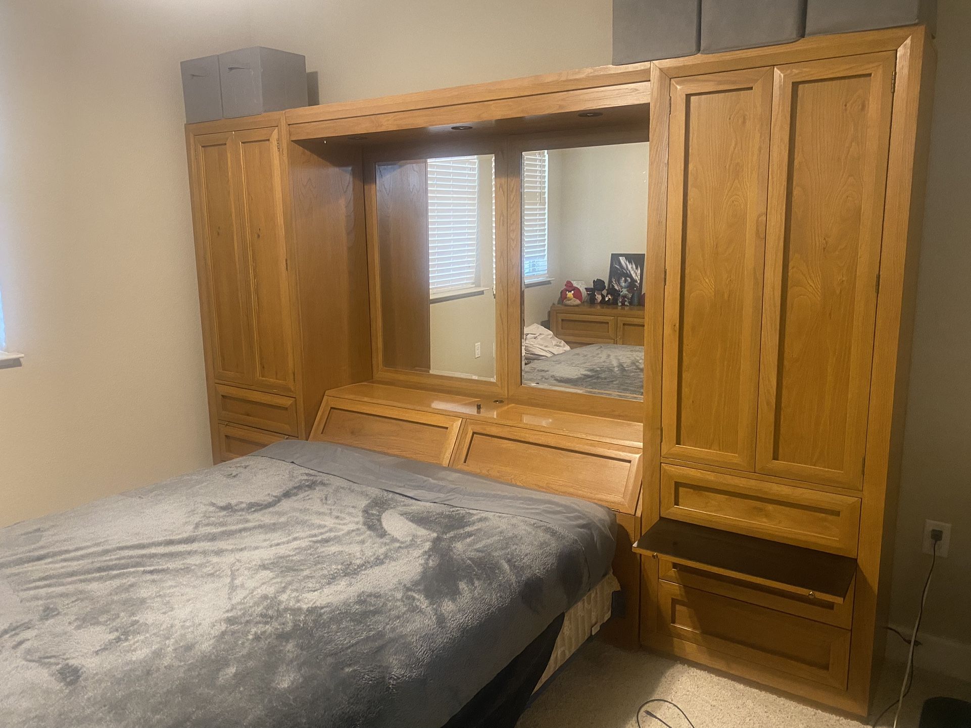 Thomasville Queen Bedroom Set
