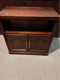 Mahogany tv media stand( on wheels (house sold must go)
