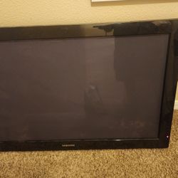42 Inch Samsung Flat TV With Wall Mount 