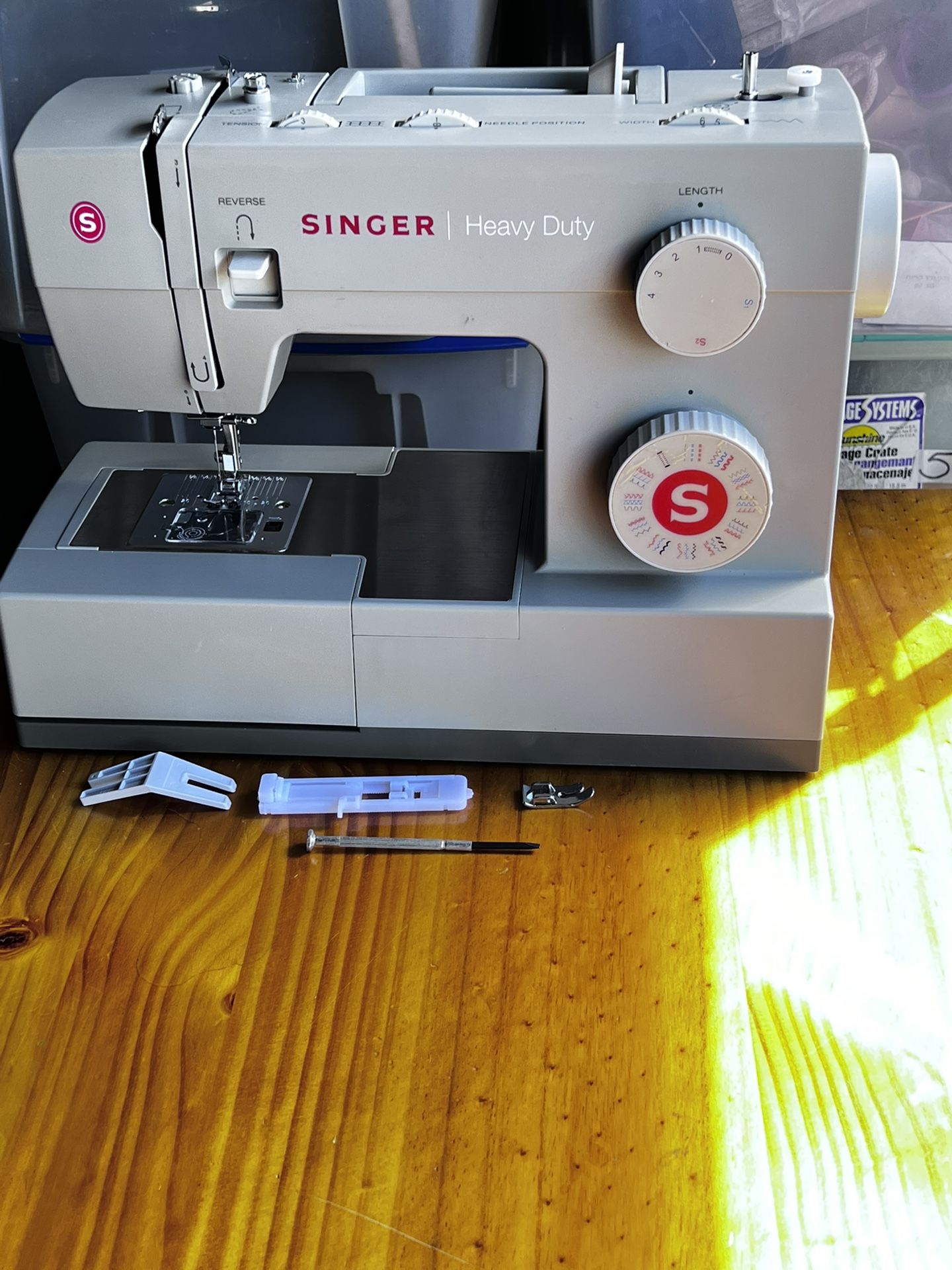 Singer Heavy Duty 4452 Sewing Machine with 32 Built-In Stitches