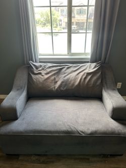 Gray fabric couch really clean no rips not broken $350 or best offer NEED GONE ASAP BC IM MOVING