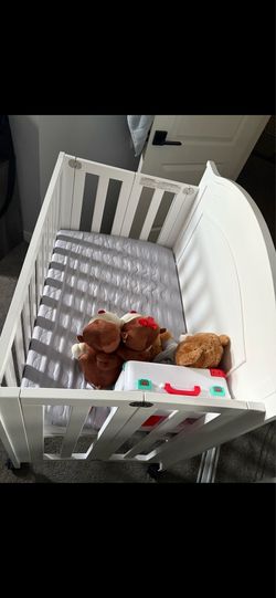 DaVinci charlie 3 in 1 convertible crib