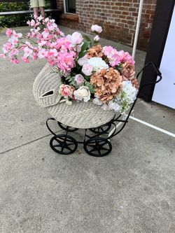 Wicker decorative stroller/carriage