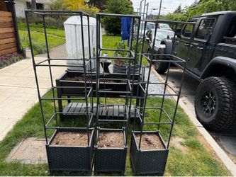 Raised garden beds with trellis