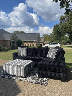 Like New Havertys Sectional With Ottoman