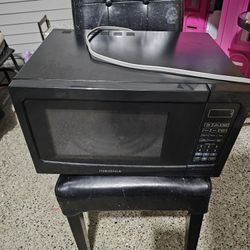 Insignia Microwave