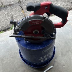 M12 5 3/8 Circular Saw Milwaukee