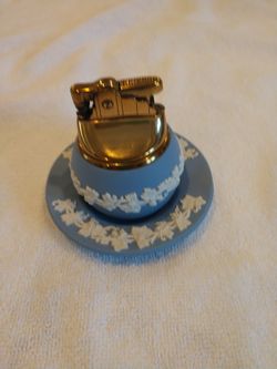 Wedgewood vintage lighter/ashtray set