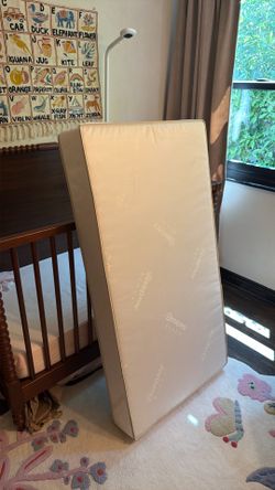 Unused Infant Crib Mattress / Beautyrest Black