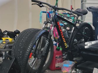 Schwinn Assertion Mens 29" Mountain Bike. 