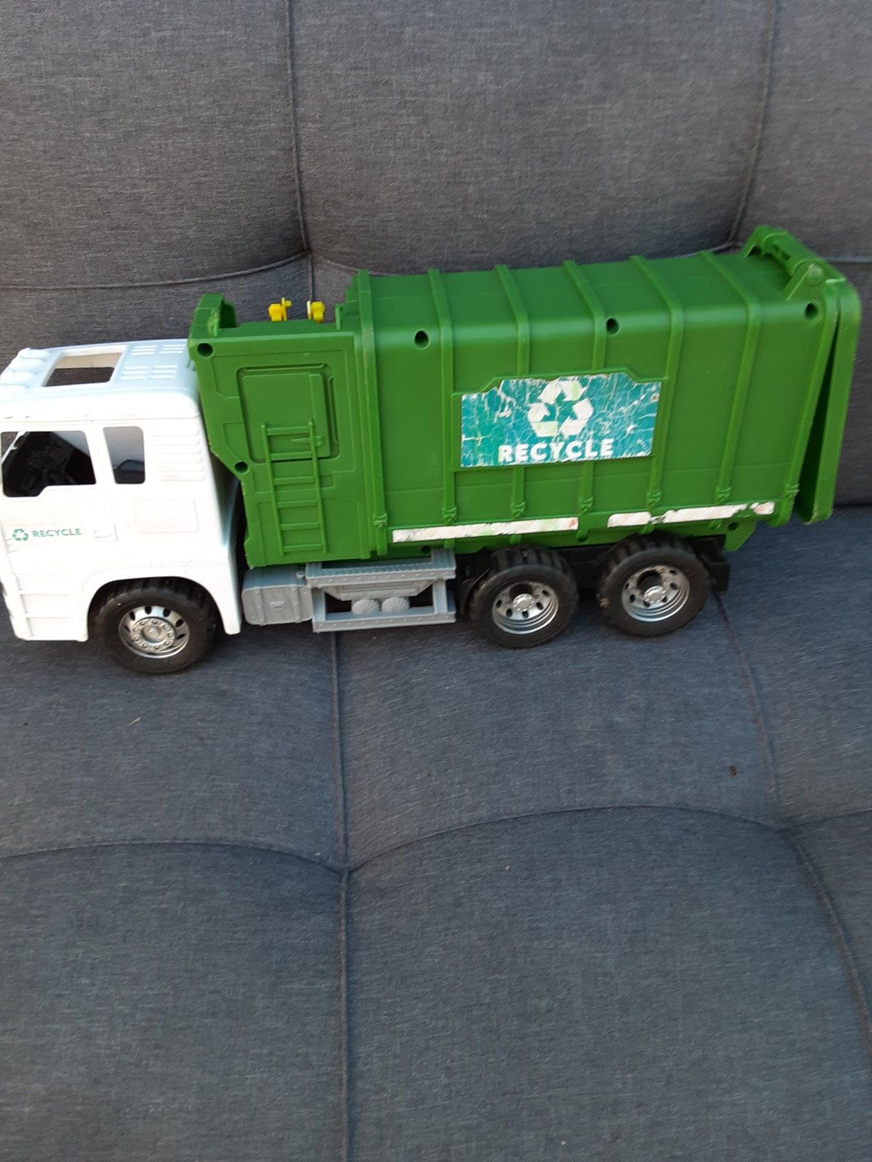 Dump truck $15.00 cash only (serious buyers)