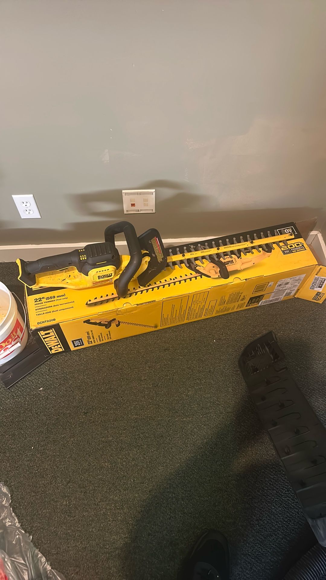 22” Hedge Trimmer Used Once. 85$ Cash