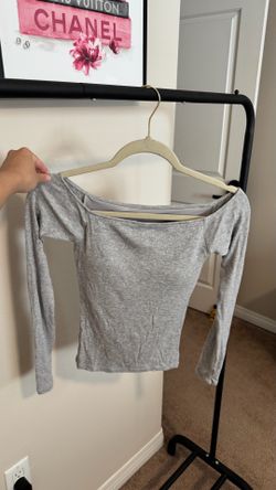 Off the shoulder long sleeve