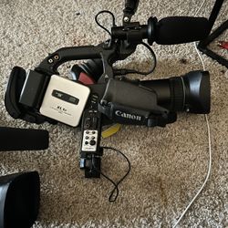 Canon Studio Recording Cameras With Top Of The Line  Lenses Fully Equipped With Led Lights  