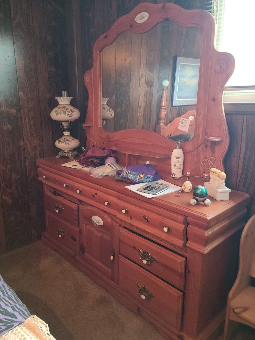 $20 Dresser With Mirror