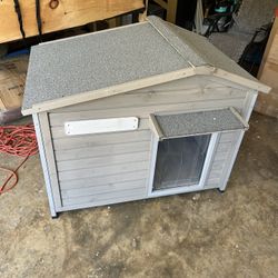 Gowoodhut Outdoor Dog House with Chew-Proof Iron Frame, Wooden Dog Kennel Weatherproof for Medium and Small Dog