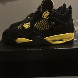 Jordan 4 Thunder Size 9.5 