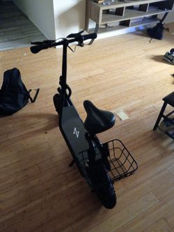 Phantomgogo Commuter R1 Electric Scooter with Seat & Basket – Great Condition