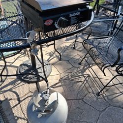 Char-griller with propane tank