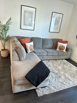 Absolutely perfect condition gray Ashley’s sectional couch !!