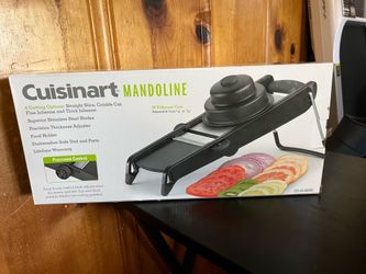 New Cuisinart black mandoline with adjustable cutting options