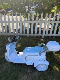 Vespa Style Kids Motorcycle 12V Big Wheel Power Wheel