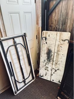Folding tables