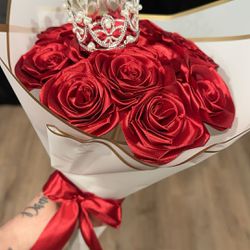 12 Dozen Bouquet Ribbon Roses W/ Crown 