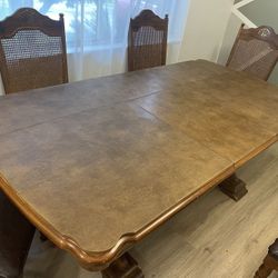 Dinning Room Table w/ Chairs. 