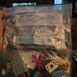 3 Frozen 2 Sets Of Legos 