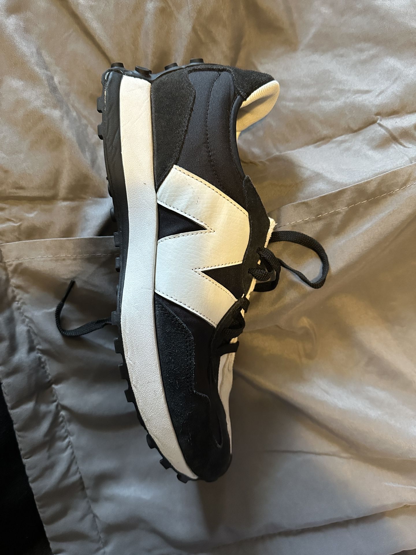 New Balance 327