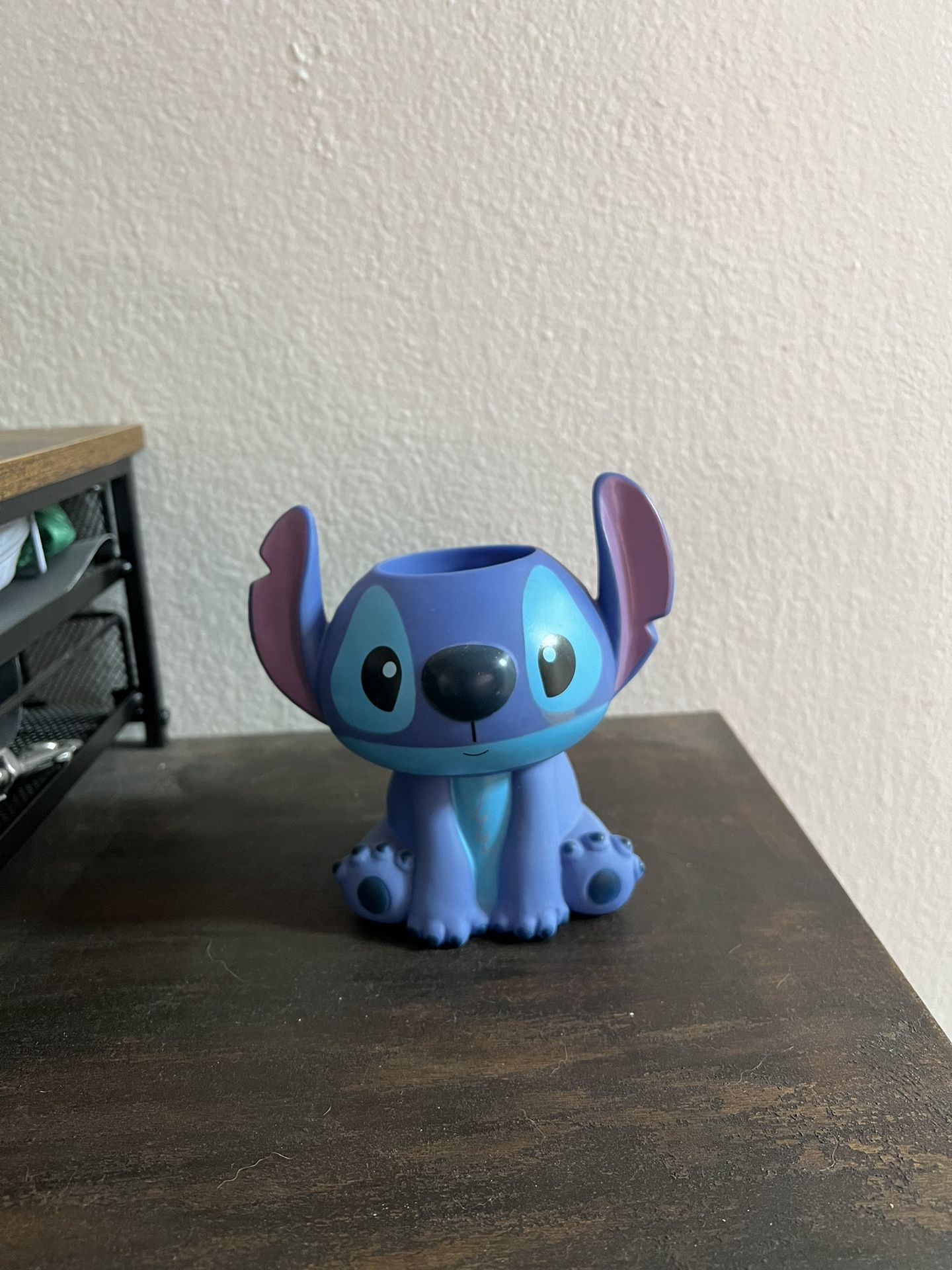 Stitch Makeup Holder