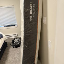 TEMPUR-PEDIC (LUXEADAPT Firm)Mattress