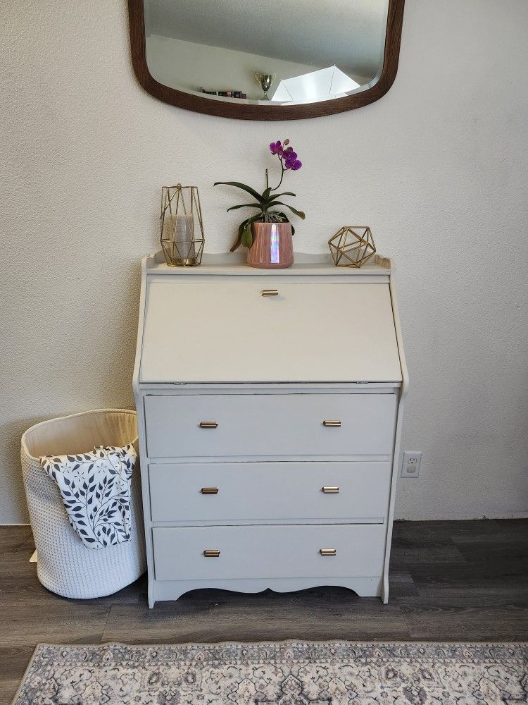 Secretary Desk With Drwers