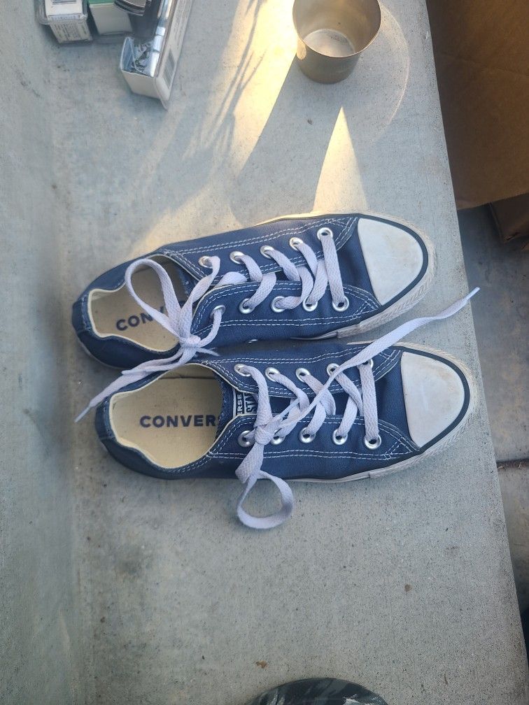 Size 6 Women's Converse