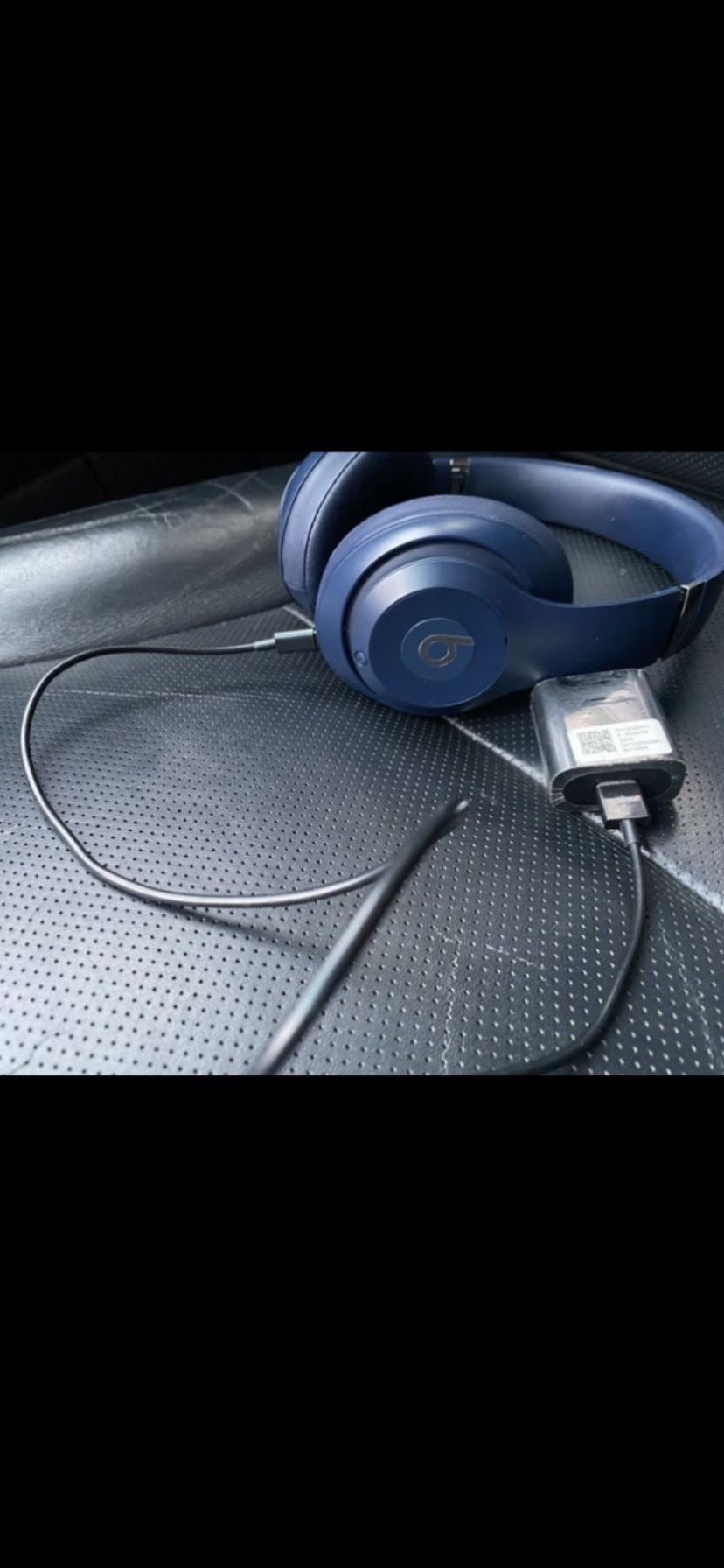 Apple Beats Blootooth Headphones