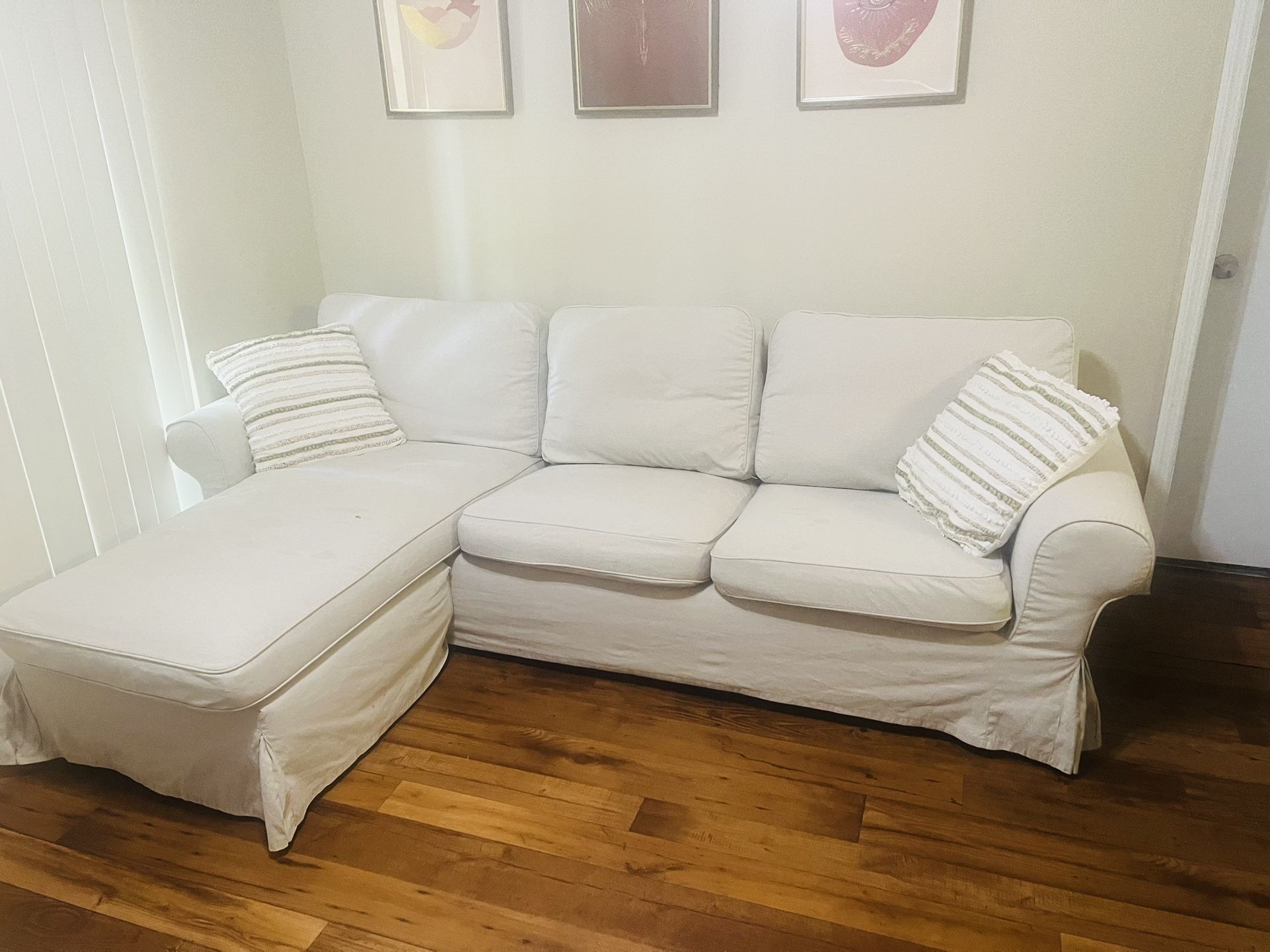 Erktop Loveseat