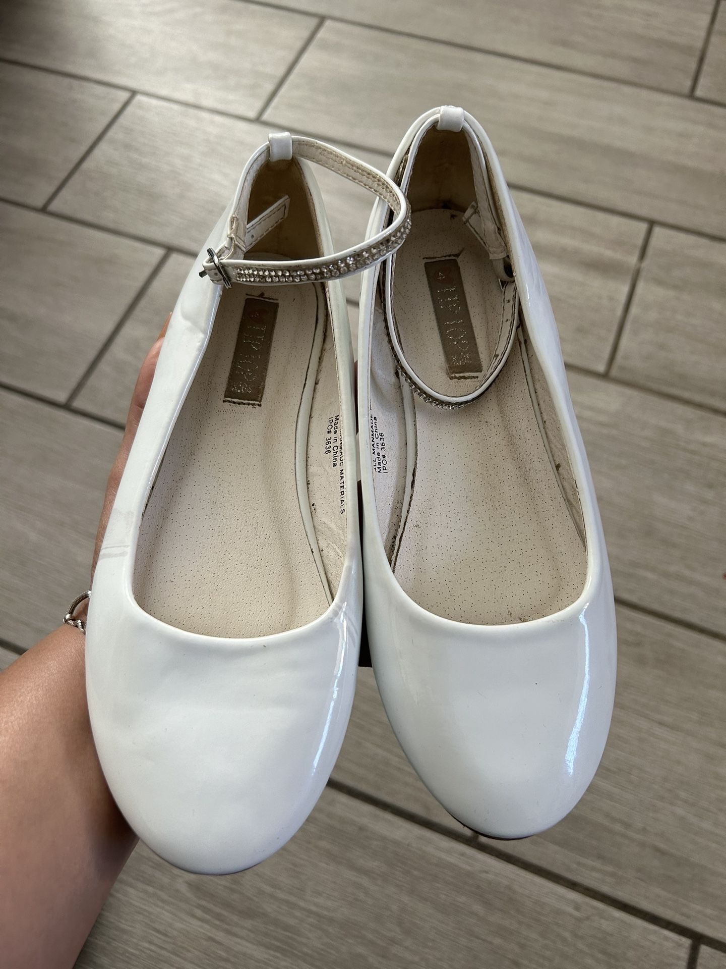 Girls Size 4 White Flats With Rhinestones