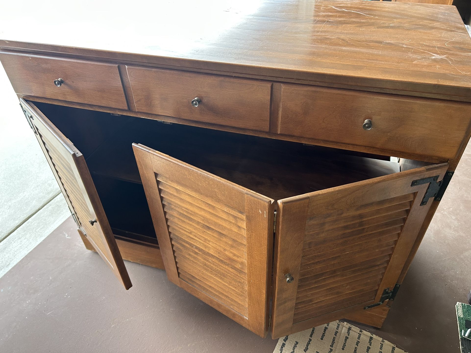 Dresser/cabinet/storage/entertainment Center