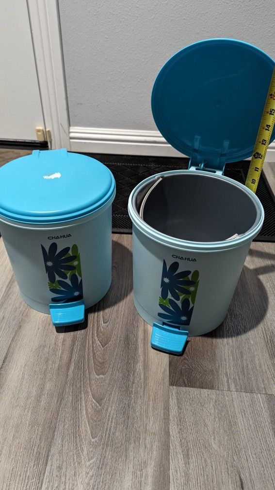 Compact Slim Bathroom or Office Step Trash Can, Blue Plastic $10 Each Very Clean Like NEW
