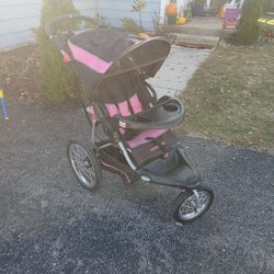 Expedition BABY TREND STROLLER PINK excellent Condition.  Great For Jogging.